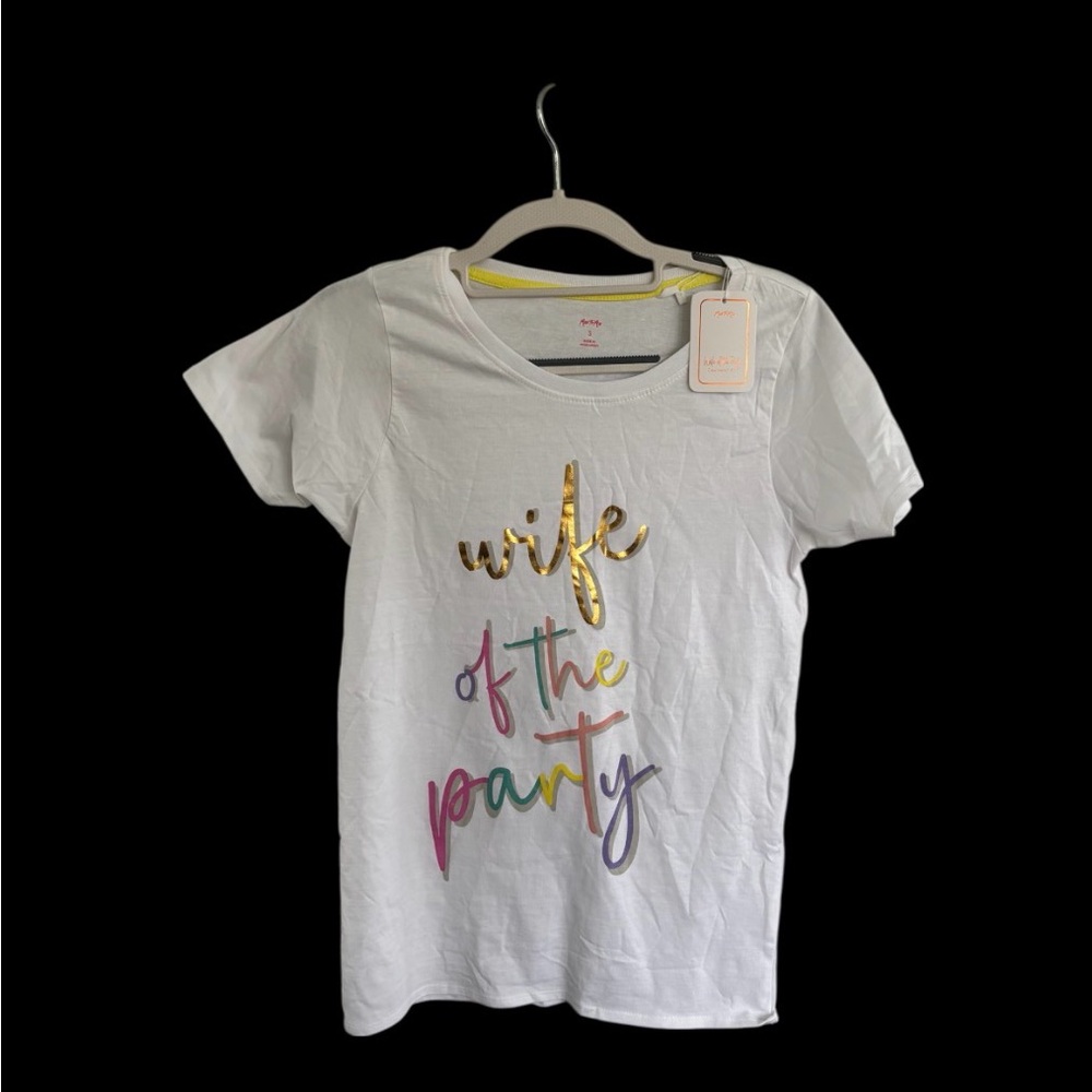NWT-Miss to Mrs White Graphic T-Shirt Wife of The Party